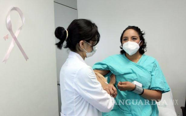 $!El IMSS Coahuila promueve la autoexploración mensual de las mamas entre mujeres a partir de los 20 años.