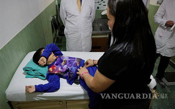 $!Las autoridades de salud reportaron que el menor de Torreón concluyó satisfactoriamente la fase quirúrgica inicial, recibiendo seguimiento especializado tras la operación.