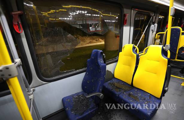 Rompen ventanas de autobús para periodistas de Juegos Olímpicos