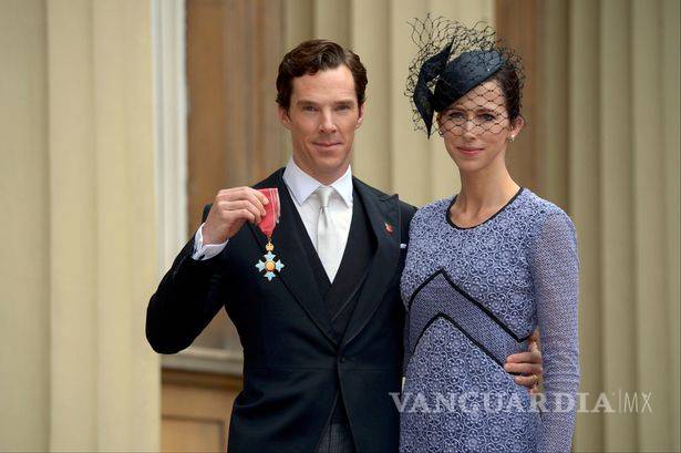 $!Cumberbatch recibe la medalla de Caballero de la Orden del Imperio Británico