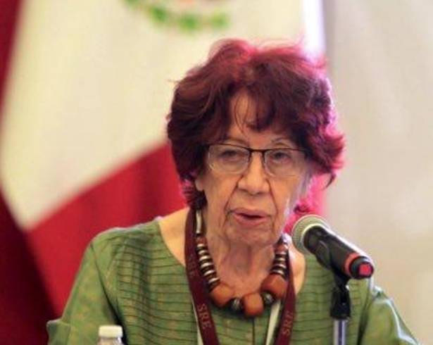 La diplomática destacó por su labor por los derechos de las mujeres.