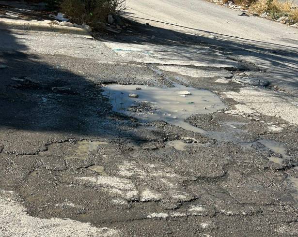 El bache se ubica en el cruce de Correo Mayor y Estampilla de la colonia Postal Cerritos.