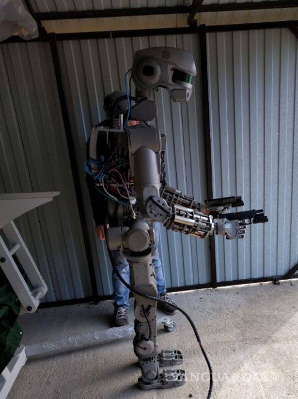 $!Rusia también tiene un "Terminator", un androide capaz de usar armas