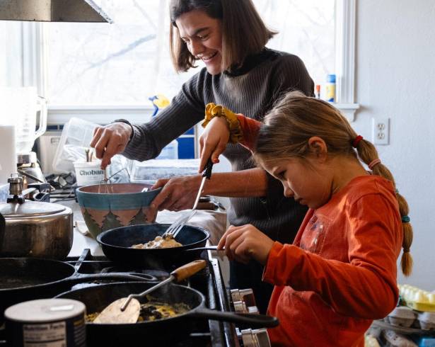 En ‘El arte perdido de educar’, Michaeleen Doucleff prometió simplificar la vida familiar.