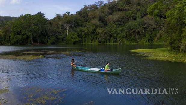 $!Maestra viaja en canoa para llevar educación a niños indígenas en Panamá