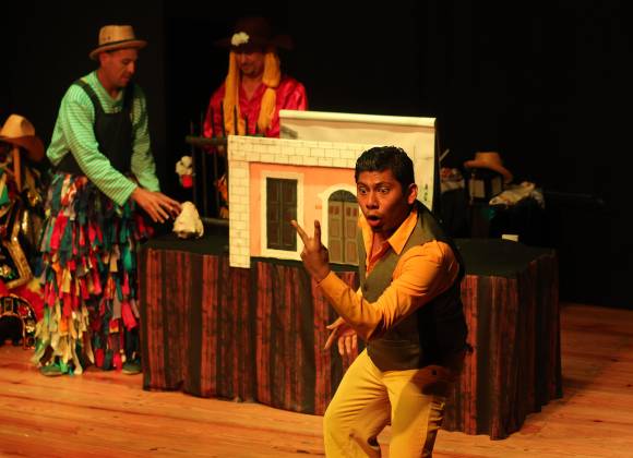 Risas y tradición se unen en la obra de teatro ‘La otra historia de Rosa’