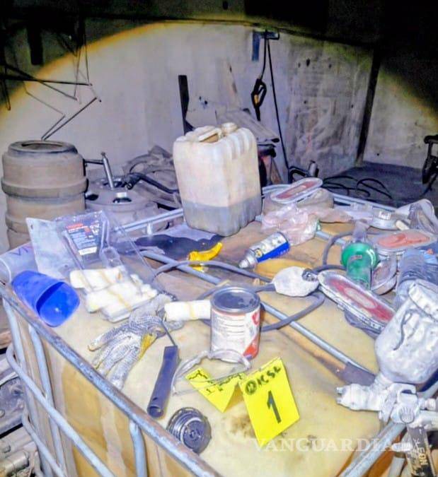 Fiscalía catea taller, tras incendio que calcinó más de 20 autos y dejó tres heridos, en Nuevo León