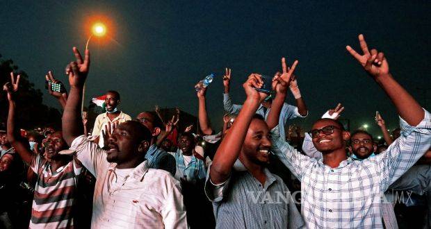 $!Tras violentas protestas, golpe militar derroca al presidente de Sudán