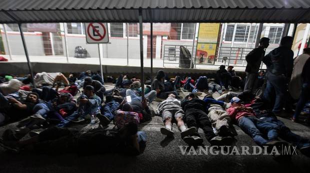 $!63 mil extranjeros esperan en México a que Washington les dé asilo: SG