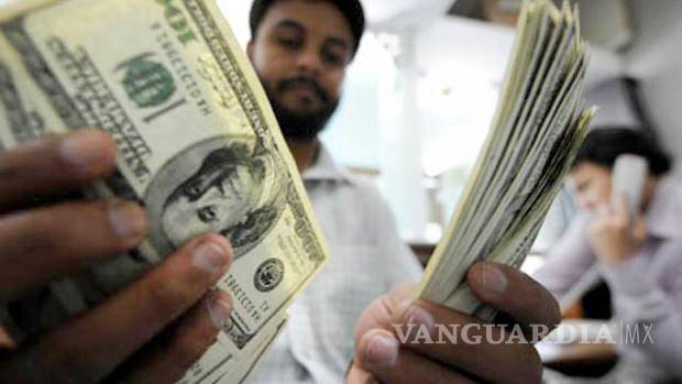 $!Los especialistas anticipan que este año podrán complicarse las remesas, ante una posible recesión en EU.