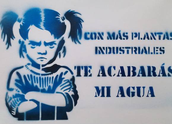 ‘Te acabarás mi agua’: Artista se ‘inspira’ en campaña oficial para cuestionar la crisis del agua en Saltillo