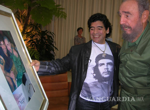 $!&quot;Fue como mi segundo padre&quot;: Maradona llora la muerte de Fidel Castro