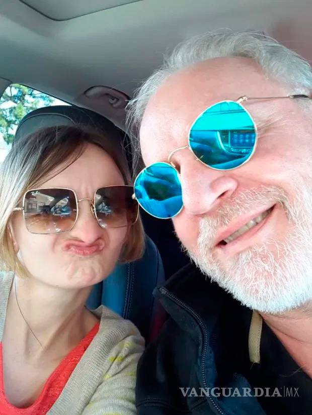 $!Parece de 15 años, pero tiene 27, ¡y su novio tiene 54!