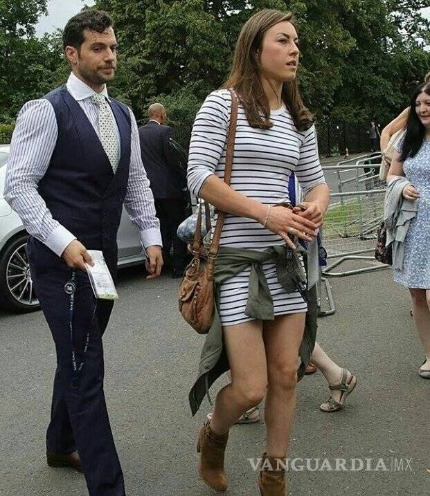 $!Henry Cavill se pasea en Wimbledon con su novia, Lucy Cork