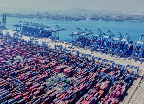 Trump amenaza a China con un arancel adicional del 50% si Beijing no retira sus represalias