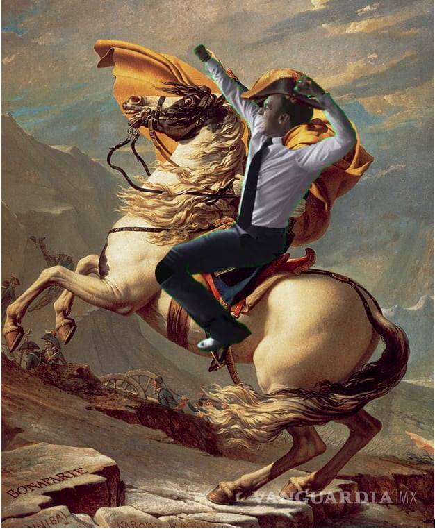 $!¿Recuerdan la foto de Macron festejando un gol de Francia? El internet se encargó de 'tunearla'