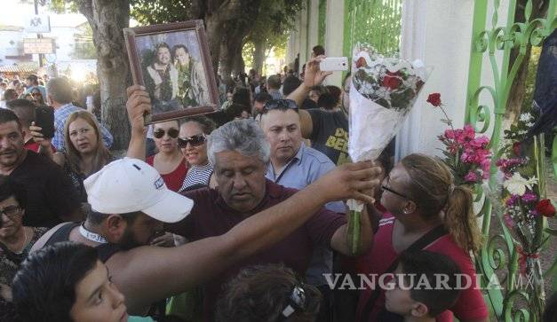 $!Buscarán que restos de Juan Gabriel se inhumen en Juárez