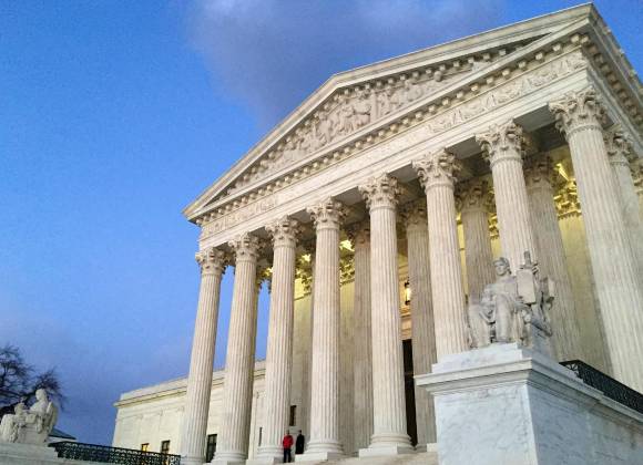 Se discute en la Corte Suprema estadounidense la ciudadanía por derecho de nacimiento