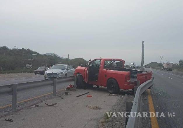 Joven choca en la carretera a Torreón; acompañante sale ‘disparado’ y termina grave