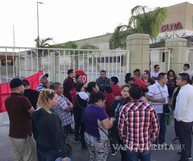 $!23 maquiladoras siguen en paro en Matamoros y también hay protestas en cadenas de autoservicio de la ciudad