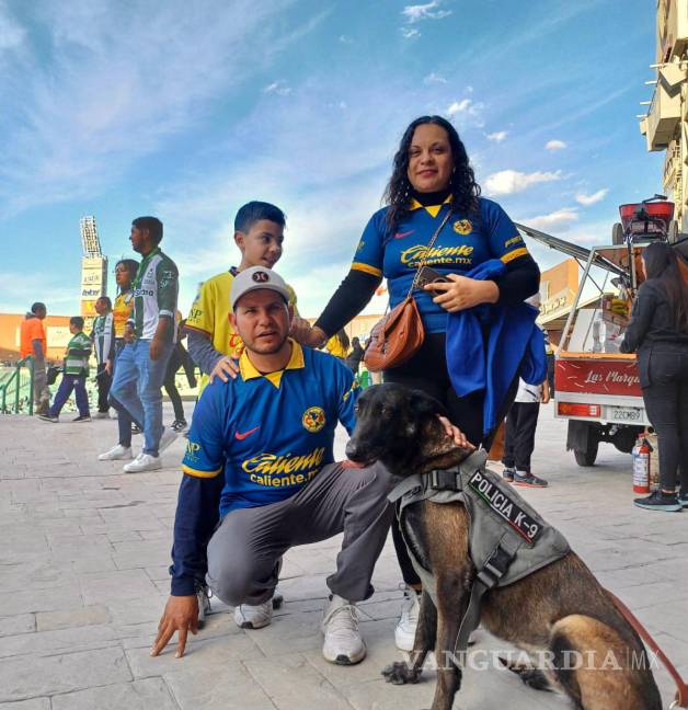 $!Los binomios caninos interactúan con los asistentes y aseguran el ambiente del evento.