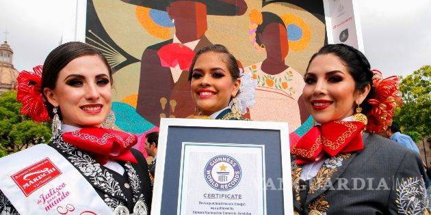 $!Mural de chaquira huichol de Jalisco logra el récord Guinnes como el más grande del mundo