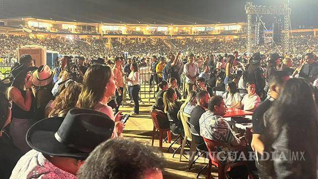 $!Reportaron disparos en concierto de Carin León en Cancún; autoridades dicen que fue “falsa alarma”