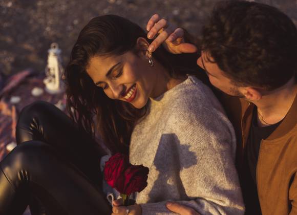 “Trato de princesa”: ¿un gesto romántico o una visión anticuada del amor? Esto opinan en redes