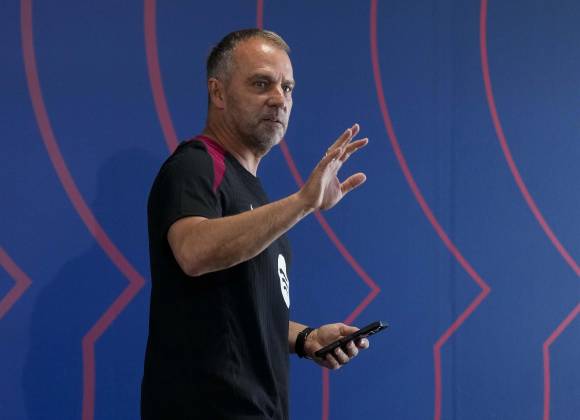 Barcelona está encantado con el alemán Hansi Flick y lo amarra hasta 2027