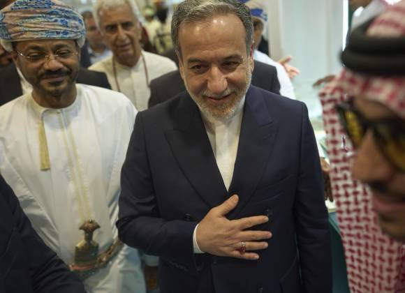 Posponen EU e Irán negociación nuclear... y Trump amagan con sanciones a quienes compren petróleo iraní