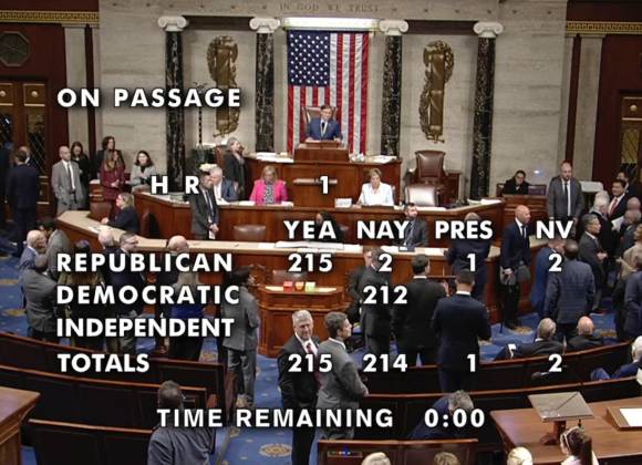 Aprueba Cámara de Representantes plan fiscal de Trump, que incluye un impuesto del 3.5 % a las remesas