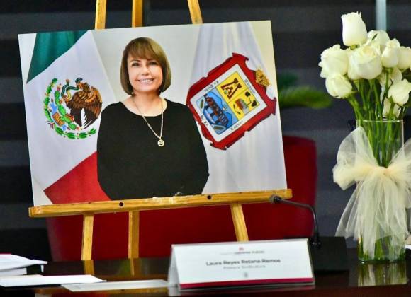 Cabildo de Torreón despide con homenaje a la síndica Laura Reyes Retana Ramos