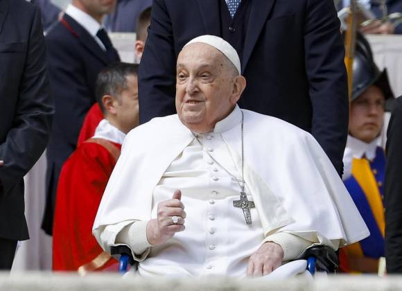 Papa Francisco reaparece de ‘sorpresa’ ante fieles por Domingo de Ramos