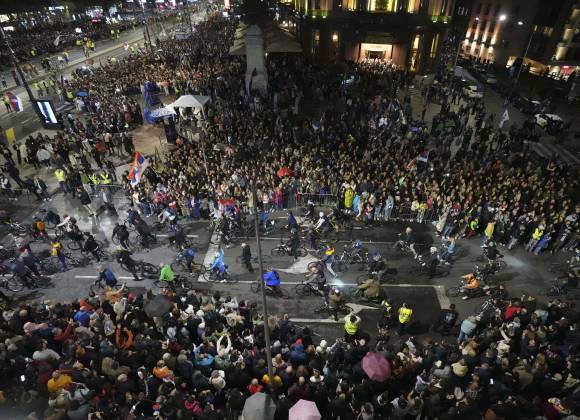 Belgrado vive hoy la mayor manifestación en contra del Gobierno de Serbia en años