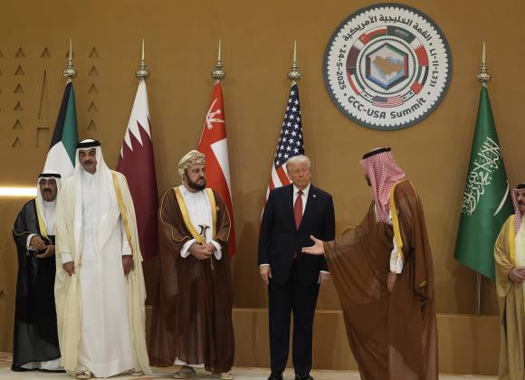 Trump dice a líderes del Golfo que Irán debe cesar respaldo a grupos aliados