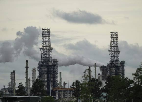 Cae precio del Crudo WTI por Negociaciones entre Estados Unidos e Irán: analista