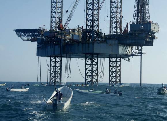 Roban a proveedores de Pemex en sus plataformas ubicadas en el mar