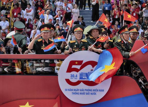 Vietnam conmemora 50 años del fin de la guerra centrado en la paz y la unidad