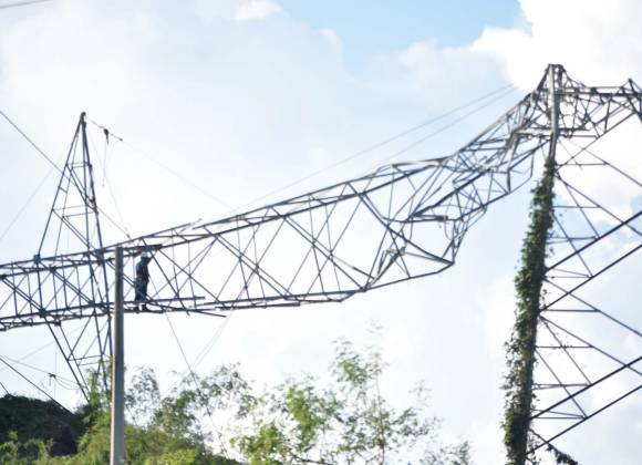 En 65% el restablecimiento de electricidad en Acapulco; CFE estima que mañana esté al 100%