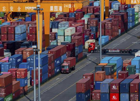 Guerra comercial pone freno a la actividad manufacturera china, señalan analistas