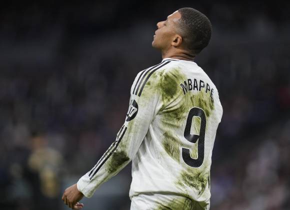 Real Madrid pierde ante el Valencia y pone en ‘bandeja de plata’ LaLiga al Barcelona