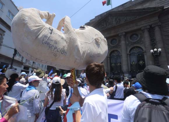Organizaciones “Provida” marchan en CDMX contra despenalización del aborto