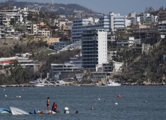 Otis: Suman 305 los extranjeros rescatados en Acapulco 