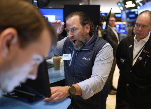 Wall Street lidera la caída mundial tras ser golpeada por los aranceles de Trump
