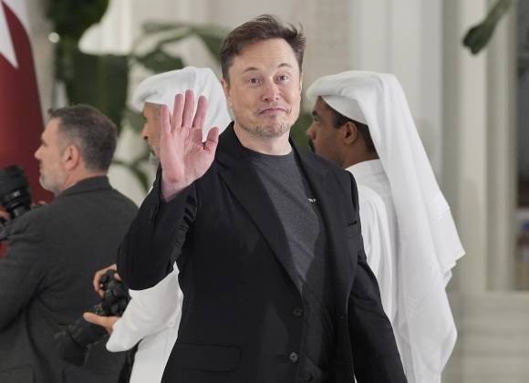 Elon Musk asegura que se mantendrá como CEO de Tesla por cinco años más