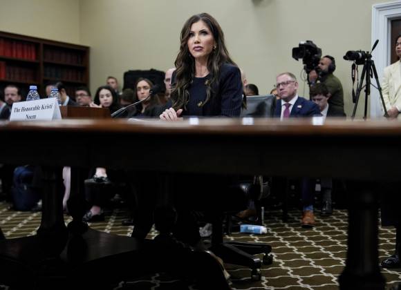 Reporta el Departamento de Seguridad Nacional una caída del 93 % de arrestos fronterizos