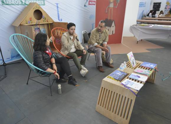 Poesía e imagen: Charlan en la FILC sobre ilustrar versos para la niñez