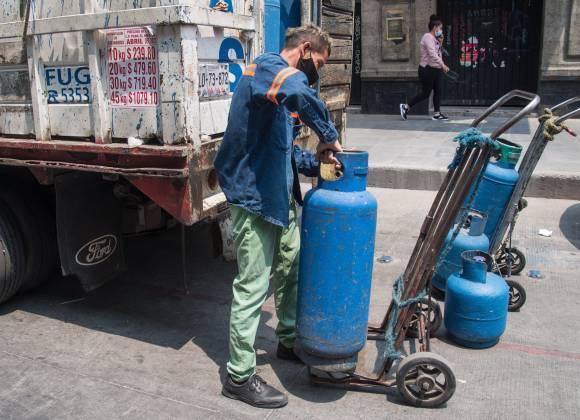Amagan gaseros con paro nacional; piden aumento en precio de gas LP