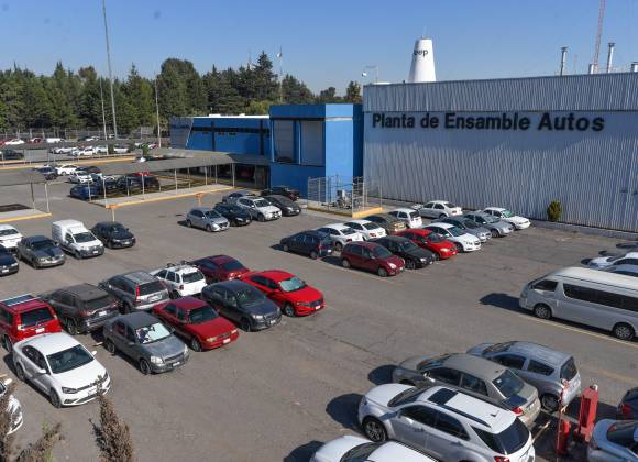 Negocian armadoras de autos paros técnicos ante aranceles de Donald Trump