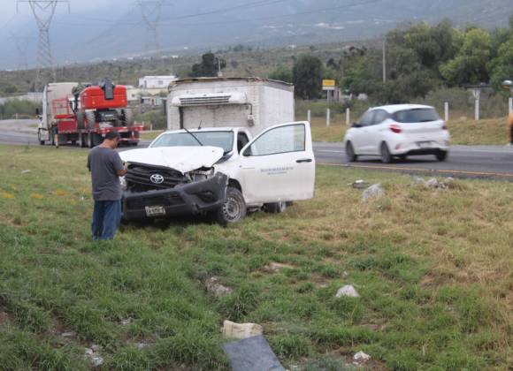 Tires burst and overturned on the Saltillo-Monterrey highway